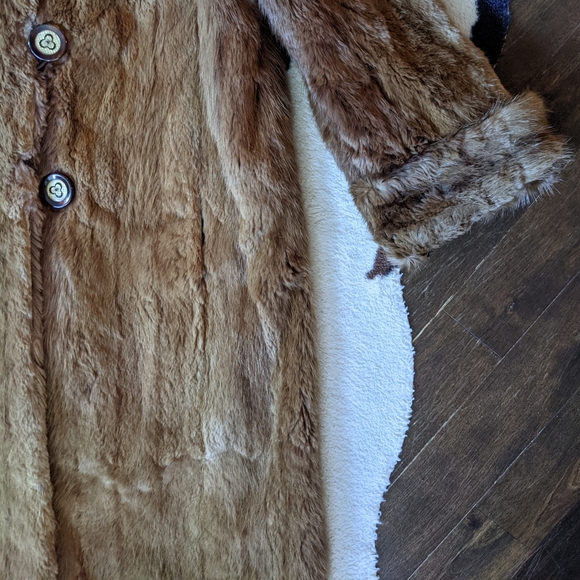 FUR coat - Picture 3 of 4